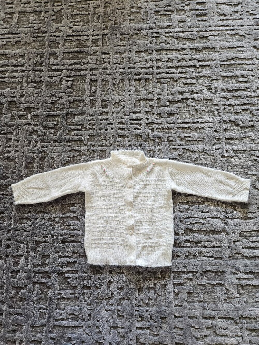 GIRLS WHITE SOFT & DELICATE 12-18 MONTH BABY KNIT SWEATER WITH FLOWER EMBROIDERY